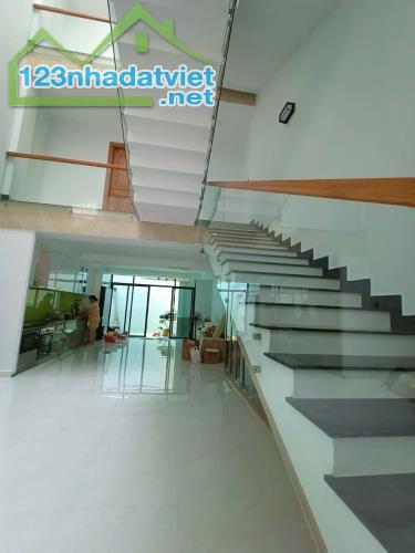 Bán nhà Nguyễn Thị Thập Quận 7, 4 lầu 143  m2 .
5x29 , 5PN chỉ 16,5 tỷ - 4