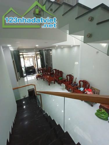 Bán nhà Nguyễn Thị Thập Quận 7, 4 lầu 143  m2 .
5x29 , 5PN chỉ 16,5 tỷ - 3