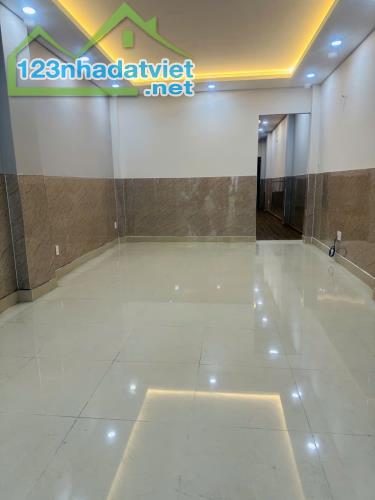 Bán nhà Nguyễn Thị Thập Quận 7, 4 lầu 143  m2 .
5x29 , 5PN chỉ 16,5 tỷ - 2