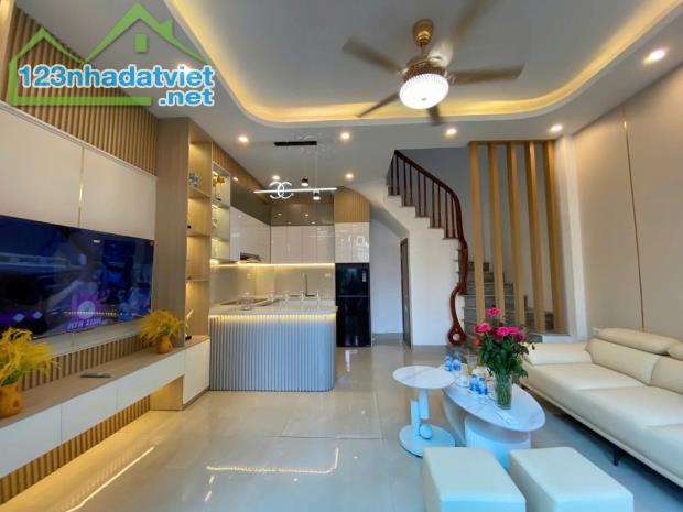 Nhà Đẹp Khuyến Lương – Hoàng Mai – 42m 5 Tầng – Nở Hậu – Cách Ô Tô 40m, 5,8 Tỷ.