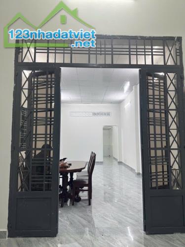 Quận 12 Bán nhà mặt đường 78m2, HXH giá nhỉnh 4ty