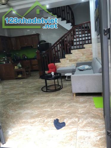 Cho thuê nhà ngõ 325 Kim Ngưu Hai Bà Trưng 35m x 4 tầng, giá 12tr/tháng