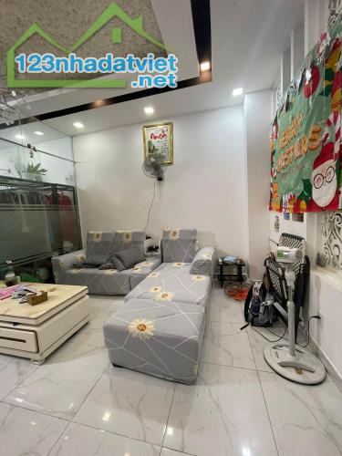 Chính Chủ - Đã Hoàn Công - DT 75M2 Dài 19M , 4 Tầng Đúc Với 4PN,4WC( Nở Hậu ) Hoàng Hoa Th - 1