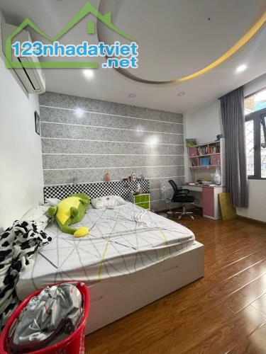 Chính Chủ - Đã Hoàn Công - DT 75M2 Dài 19M , 4 Tầng Đúc Với 4PN,4WC( Nở Hậu ) Hoàng Hoa Th - 2