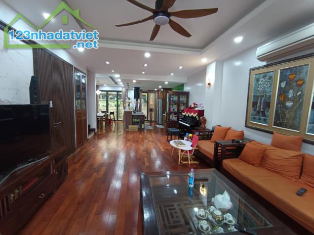 Bán Biệt Thự Thạch Bàn Long Biên, DT: 144m2, MT: 8m, Phân Khu Biệt Lập, Giá 27 tỷ 500.