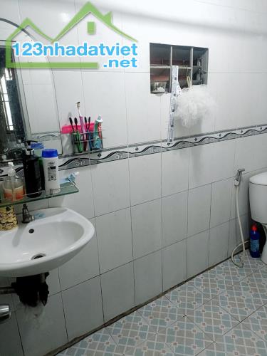 Bán nhà 75m2, mặt tiền KD , Gần Chợ Long Thạnh Mỹ, Q9. Giá 4.9 tỷ - 3