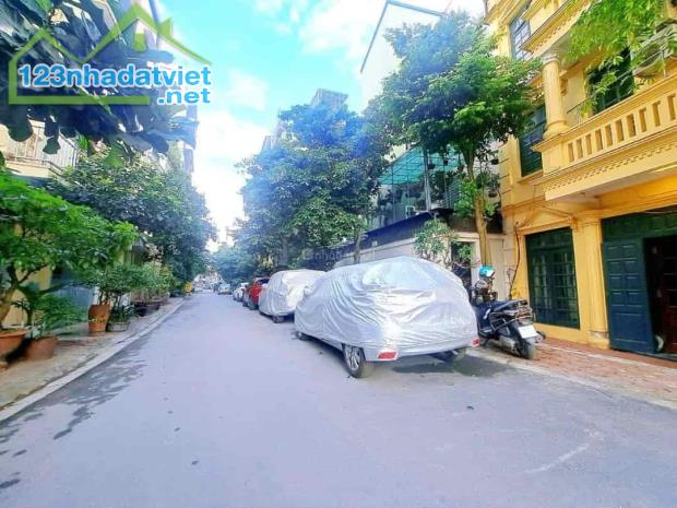 Bán nhà Văn Cao, Ba Đình 90m2, mặt tiền 6m vỉa hè ô tô 2 thoáng .5 tỷ gần Hồ Tây