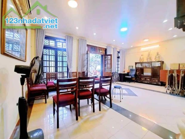 Bán nhà Văn Cao, Ba Đình 90m2, mặt tiền 6m vỉa hè ô tô 2 thoáng .5 tỷ gần Hồ Tây - 1