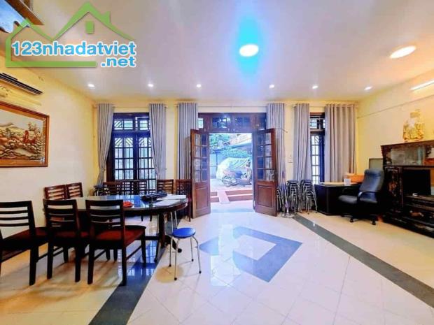 Bán nhà Văn Cao, Ba Đình 90m2, mặt tiền 6m vỉa hè ô tô 2 thoáng .5 tỷ gần Hồ Tây - 2
