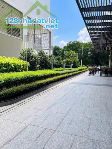 BÁN SHOP NỘI KHU CRESCENT RESIDENCES 5 - 2 TẦNG KINH DOANH, GIỮA LÒNG HỒ BÁN NGUYỆT