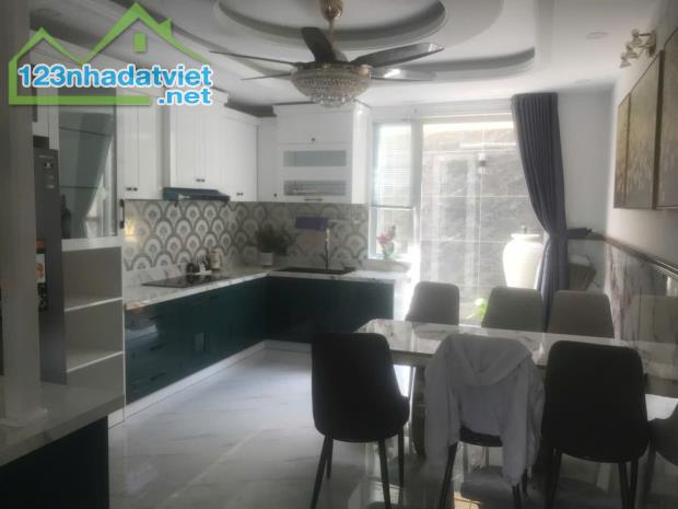 Bán nhà mặt tiền khu Lâm Văn Bền Quận 7
6 lầu , thang máy 80m2, 5PN  chỉ 17,8 tỷ - 1