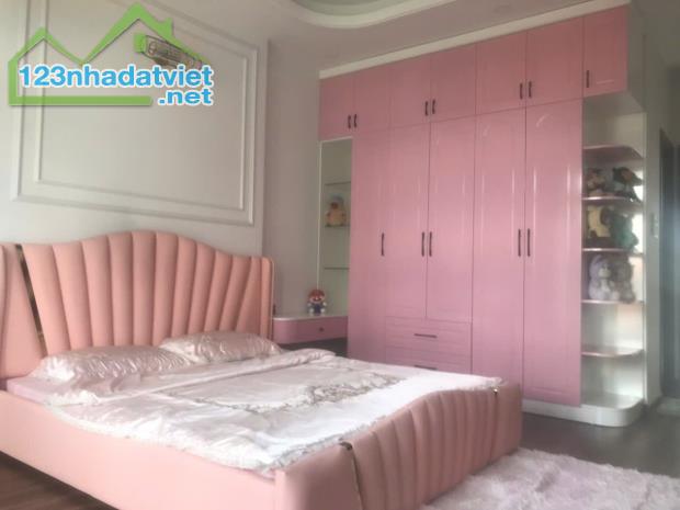 Bán nhà mặt tiền khu Lâm Văn Bền Quận 7
6 lầu , thang máy 80m2, 5PN  chỉ 17,8 tỷ - 2