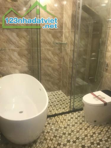 Bán nhà mặt tiền khu Lâm Văn Bền Quận 7
6 lầu , thang máy 80m2, 5PN  chỉ 17,8 tỷ - 4