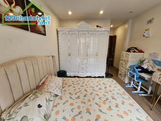 Cần bán gấp nhà Thanh Liệt 30m2 5tầng nhỉnh 4tỷ tý ty