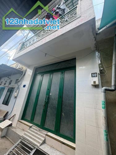 BÁN NHÀ QUẬN 7 HẺM XE BA GÁC - 2 TẦNG -GẦN LOTTE MART - 4