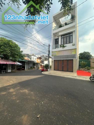 BÁN LÔ ĐẤT HẺM 117 NGUYỄN VĂN CỪ THÔNG RA NGUYỄN HỒNG ƯNG. GIÁ: 3,8 TỶ