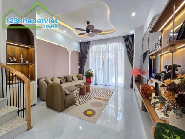 Nhà 4 tầng kiệt oto Châu Thị Vĩnh Tế . Diện tích : 87m5 .  Dòng tiền 50tr/tháng - 1