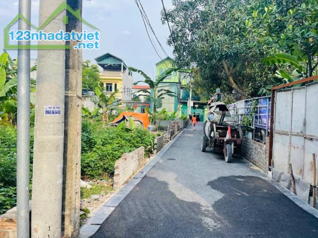 Chủ nhờ bán 40m2, mt4.5m, lô góc, 2.7 tỷ, Đông Anh