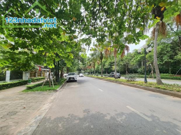 Bán biệt thư Ciputra dt 230m 3 tầng 10m mặt tiền giá  61 tỷ tây hồ Bắc Từ Liêm