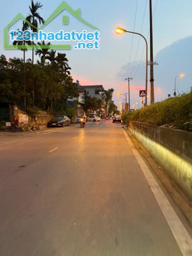 CẦN BÁN MẢNH ĐẤT VÀNG, THÔNG SỐ ĐẸP NGỌC THỤY 55M, MT 6.2M, LÔ GÓC, NỞ HẬU, Ô TÔ VÀO ĐẤT. - 1