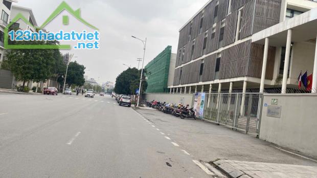 CẦN BÁN MẢNH ĐẤT VÀNG, THÔNG SỐ ĐẸP GIA THƯỢNG 55M, MT 6.2M, LÔ GÓC, NỞ HẬU, Ô TÔ VÀO ĐẤT.