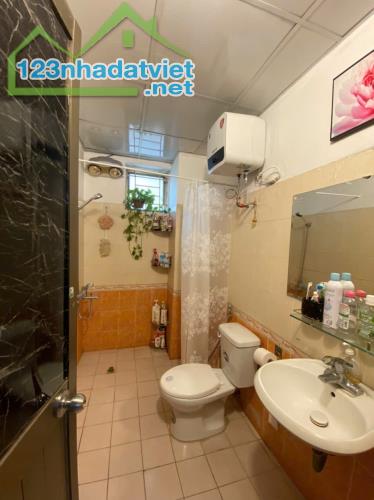 Bán chung cư Việt Hưng-Long Biên-77m 2n1wc-tầng trung căn góc-sẵn sổ giao dịch-giá 3.3 tỷ - 3
