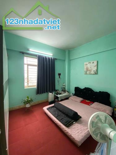 Bán chung cư Việt Hưng-Long Biên-77m 2n1wc-tầng trung căn góc-sẵn sổ giao dịch-giá 3.3 tỷ - 4