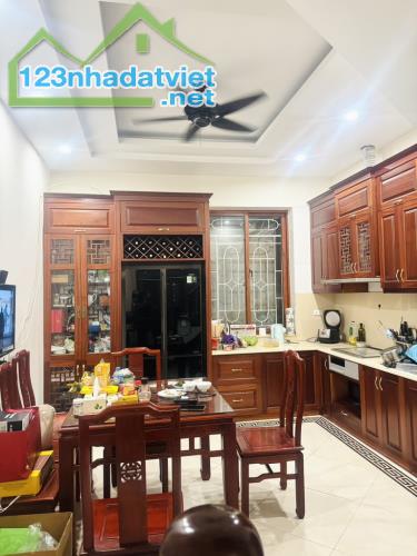 Bán nhà mặt ngõ Nguyễn Quý Đức, ô tô tải, kinh doanh, 11 tỷ hơn
