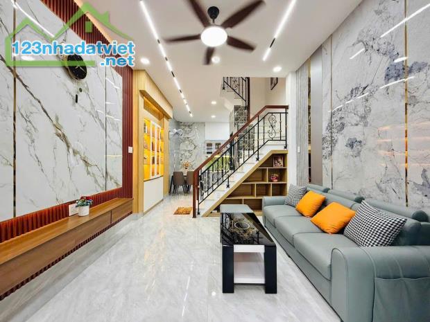 **Bán nhà HXH Phạm Văn Hai** phường 3, Tân Bình (4,5*28) 5 lầu - hơn 21 tỷ