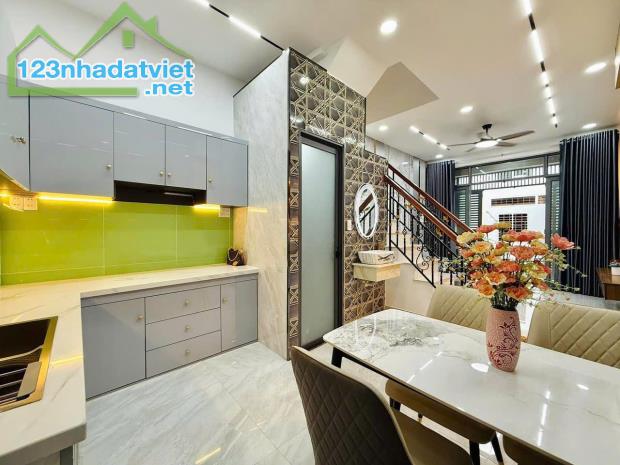 **Bán nhà HXH Phạm Văn Hai** phường 3, Tân Bình (4,5*28) 5 lầu - hơn 21 tỷ - 2