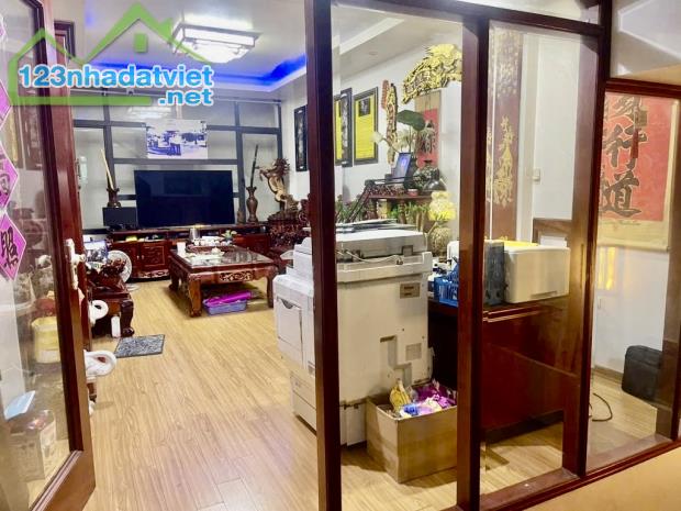 Bán Nhà Thạch Bàn 68m2-hơn 14 tỷ-PHÂN LÔ-VĨA HÈ-Ô TÔ TRÁNH-KINH DOANH-DÂN XÂY-FULL NỘI THẤ