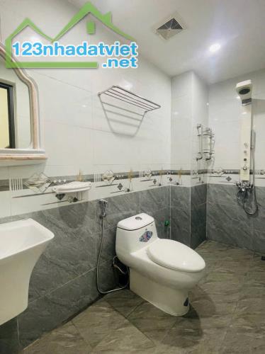 Bán nhà Hồ Tùng Mậu - Bắc Từ Liêm 45m2 oto tránh đỗ ngày đêm chỉ nhỉnh 12 tỷ