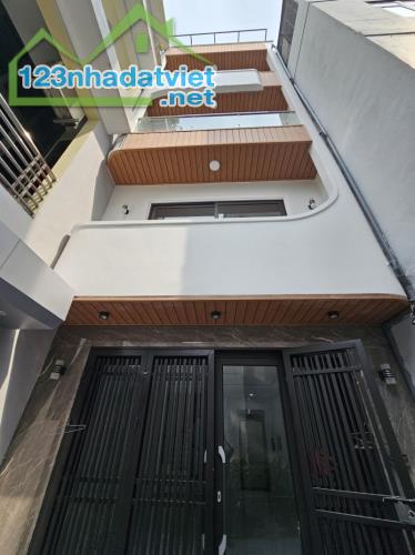 Bán nhà Thạch Bàn,Long Biên 5 tầng,50m,mt4.6m oto đỗ cổng nhỉnh 8 tỷ