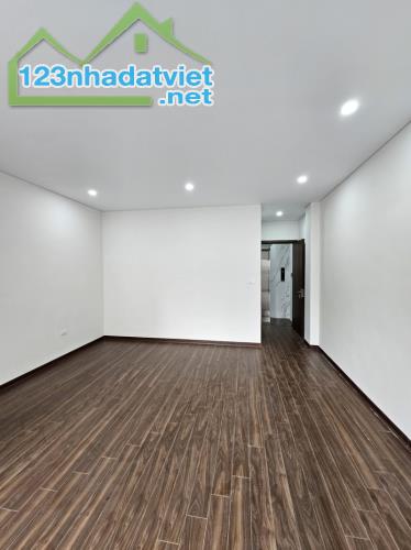 Bán nhà Thạch Bàn,Long Biên 5 tầng,50m,mt4.6m oto đỗ cổng nhỉnh 8 tỷ - 3