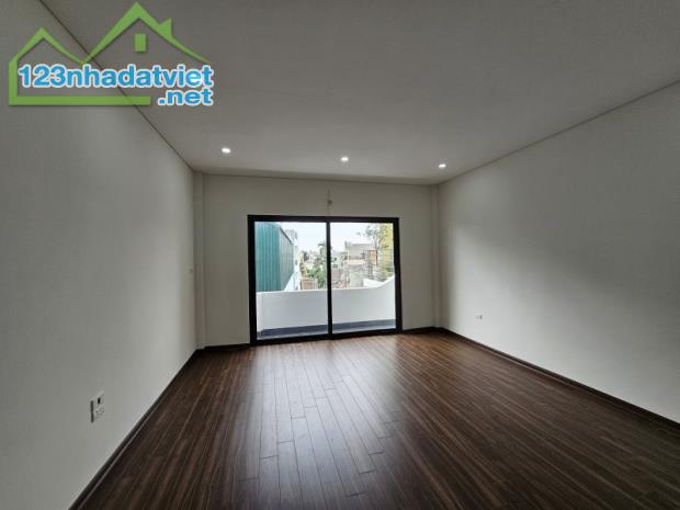 Bán nhà Thạch Bàn,Long Biên 5 tầng,50m,mt4.6m oto đỗ cổng nhỉnh 8 tỷ - 4