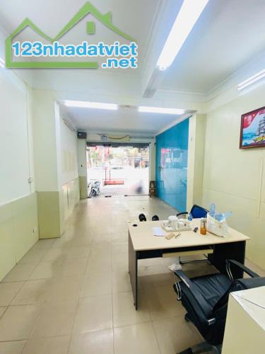 Mặt phố Lê Thánh Tông - Kinh doanh sầm uất - Vỉa hè rộng - 1 sổ 1 chủ.