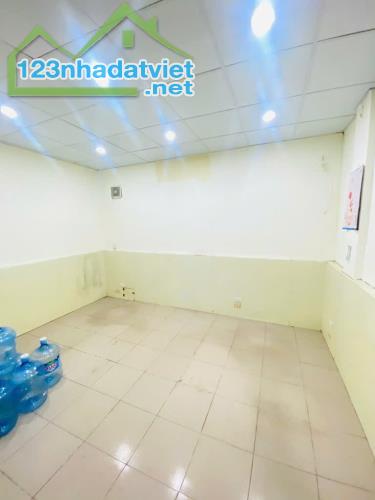 Mặt phố Lê Thánh Tông - Kinh doanh sầm uất - Vỉa hè rộng - 1 sổ 1 chủ. - 1
