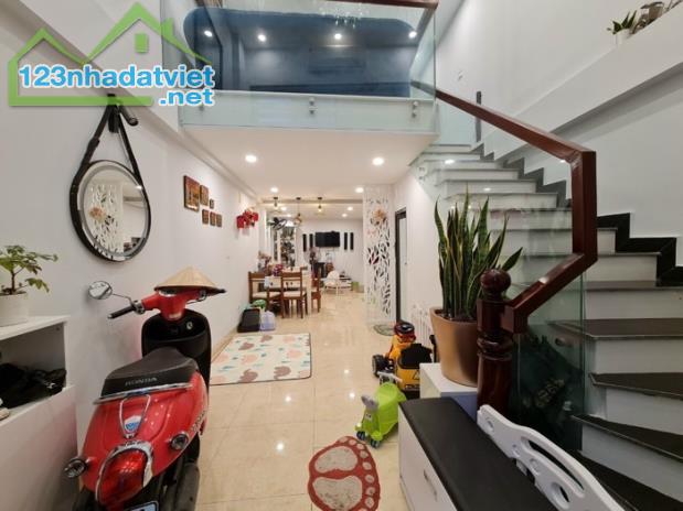 Bán nhà Thạch Bàn Long Biên, diện tích 36 X 5T, sát mặt phố Cổ Linh, ô tô tránh gần 5 tỷ - 1