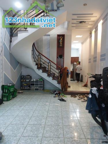 BIỆT THỰ MINI MT ĐƯỜNG 18 - NGUYỄN DUY TRINH - TP THỦ ĐỨC (Q2) - NGANG 4 DÀI 17M NỞ HẬU