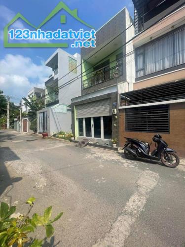 bán nhà long trường quận 9, DT 54M2, NỘI THẤT ĐẸP,  giá siêu tốt, chỉ 4tỷ6 còn bớt.