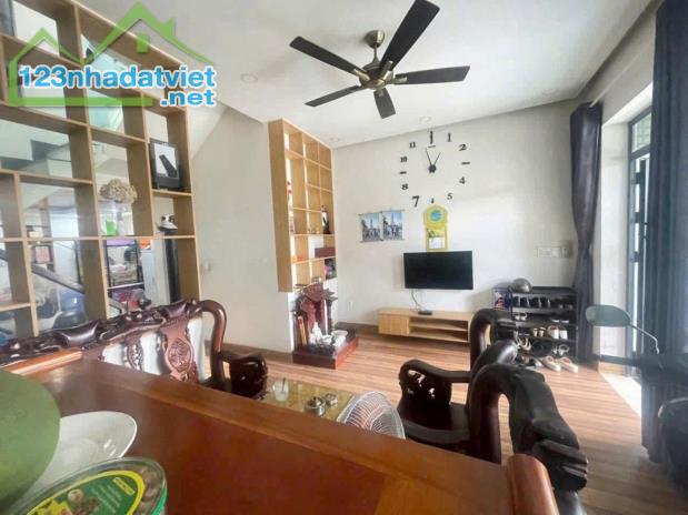 bán nhà long trường quận 9, DT 54M2, NỘI THẤT ĐẸP,  giá siêu tốt, chỉ 4tỷ6 còn bớt. - 1