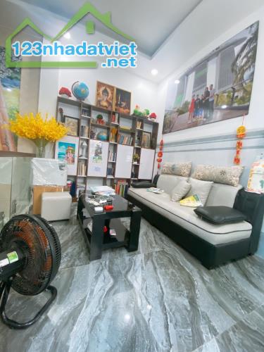 🌴 Ngay Lã Xuân Oai, Gấp bán nhà 2 tầng 90mv, Hoàn công đủ, Tặng full nội thất - Hẻm xe hơ - 3