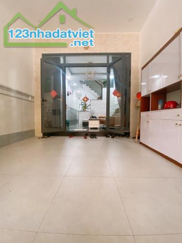 🌴 Ngay Lã Xuân Oai, Gấp bán nhà 2 tầng 90mv, Hoàn công đủ, Tặng full nội thất - Hẻm xe hơ - 5
