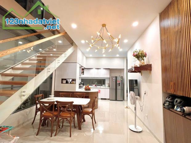 MTKD Nguyễn Hữu Tiến Tân Phú BTCT 3 Lầu - Mới Đẹp - 160m2 Giá 17.9 Tỷ