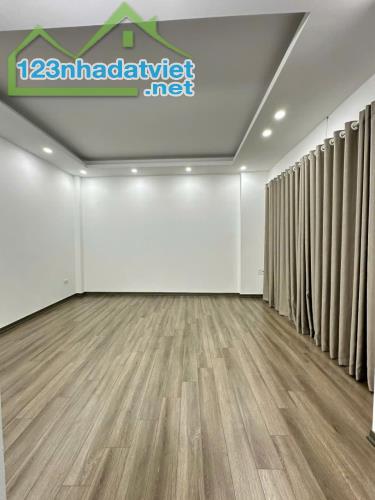 HIẾM: Ô TÔ ĐỖ CỬA, SỔ ĐỎ 4OM; NHÀ 3 TẦNG PHỐ KIM NGƯU; 6,8 TỶ - 1