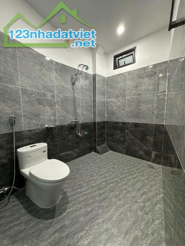 HIẾM: Ô TÔ ĐỖ CỬA, SỔ ĐỎ 4OM; NHÀ 3 TẦNG PHỐ KIM NGƯU; 6,8 TỶ