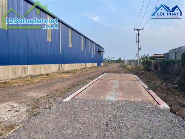 Cho thuê xưởng 1200m2 gần KCN Dầu Giây chỉ 32k/m2/tháng