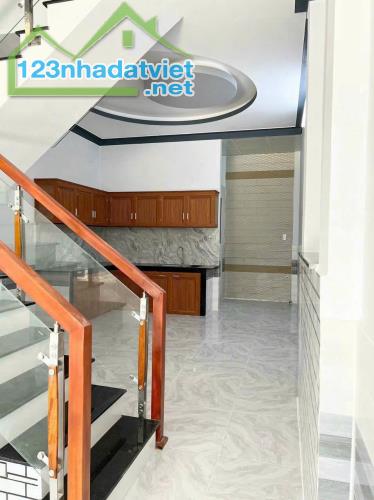 Chủ kẹt tiền cần bán gấp nhà 60M2, Quốc Lộ 50, SR giá 1,5T - 2