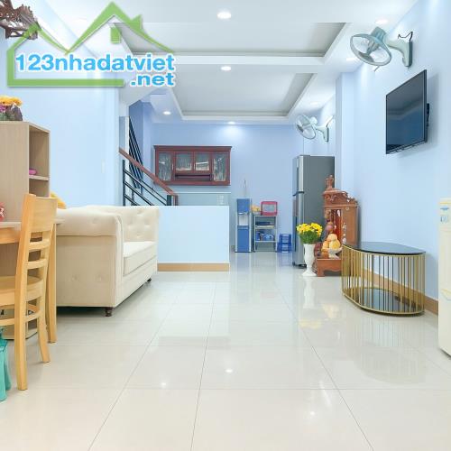 Thích hợp ở đông người hoặc làm CHDV, Hẻm xe hơi, 5 Tầng, 7Pn, Chỉ 5 Tỉ hơn