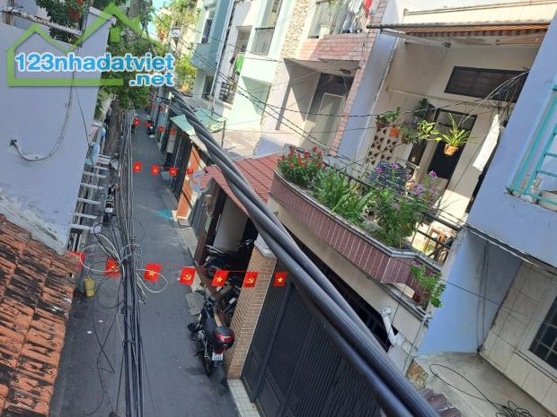 7 TỶ HƠN - HẺM Ô TÔ NGAY TRIỂN LÃM TÂN BÌNH - SÁT MẶT TIỀN - DT 4*11M ĐÚC 2 TẤM - MỞ VP CT